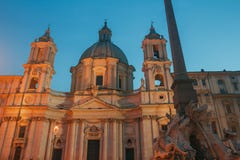 Πλατεία Navona με την εκκλησία Sant Agnese και την πηγή των τεσσάρων ποταμών Ρώμη Στοκ εικόνα με δικαίωμα ελεύθερης χρήσης Πλατεία Navona με την εκκλησία Sant Agnese και την πηγή των τεσσάρων ποταμών Ρώμη Στοκ εικόνα με δικαίωμα ελεύθερης χρήσης