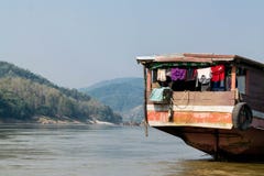 Πλωτό σπίτι Mekong στοκ φωτογραφία με δικαίωμα ελεύθερης χρήσης Πλωτό σπίτι Mekong στοκ φωτογραφία με δικαίωμα ελεύθερης χρήσης