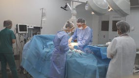 Πολυάσχολο δωμάτιο χειρουργικών επεμβάσεων στο νοσοκομείο απόθεμα βίντεο Πολυάσχολο δωμάτιο χειρουργικών επεμβάσεων στο νοσοκομείο απόθεμα βίντεο