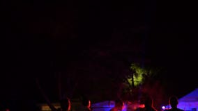 Πολύχρωμα φω'τα που στροβιλίζονται και που γυρίζουν στη λέσχη νύχτας όταν αυξάνεται ο καπνός απόθεμα βίντεο Πολύχρωμα φω'τα που στροβιλίζονται και που γυρίζουν στη λέσχη νύχτας όταν αυξάνεται ο καπνός απόθεμα βίντεο