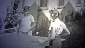 ΠΟΛΗ ΤΗΣ ΝΕΑΣ ΥΌΡΚΗΣ - 1947: Οι γυναίκες που παίζουν την επιτραπέζια αντισφαίριση ως αθλητισμό άρχισαν να γίνονται δημοφιλείς απόθεμα βίντεο ΠΟΛΗ ΤΗΣ ΝΕΑΣ ΥΌΡΚΗΣ - 1947: Οι γυναίκες που παίζουν την επιτραπέζια αντισφαίριση ως αθλητισμό άρχισαν να γίνονται δημοφιλείς απόθεμα βίντεο