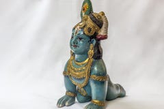 Πολύ παλαιός λίγη κούκλα krishna Λόρδου με τις παραδοσιακές διακοσμήσεις που χρωματίζονται στο μπλε χρώμα που τοποθετείται σε ένα στοκ φωτογραφία με δικαίωμα ελεύθερης χρήσης Πολύ παλαιός λίγη κούκλα krishna Λόρδου με τις παραδοσιακές διακοσμήσεις που χρωματίζονται στο μπλε χρώμα που τοποθετείται σε ένα στοκ φωτογραφία με δικαίωμα ελεύθερης χρήσης