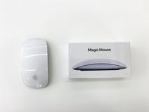 Ποντίκι της Apple Bluetooth στο άσπρο χρώμα - εικόνα στοκ εικόνα με δικαίωμα ελεύθερης χρήσης Ποντίκι της Apple Bluetooth στο άσπρο χρώμα - εικόνα στοκ εικόνα με δικαίωμα ελεύθερης χρήσης