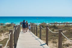 Πορεία στην παραλία του γιου Bou στην Ισπανία στοκ εικόνα Πορεία στην παραλία του γιου Bou στην Ισπανία στοκ εικόνα