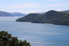 Πορθμείο που πλησιάζει Picton, νότιο νησί Νέα Ζηλανδία στοκ εικόνα Πορθμείο που πλησιάζει Picton, νότιο νησί Νέα Ζηλανδία στοκ εικόνα
