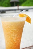 Πορτοκάλι coctail στην παραλία άμμου, Μαλβίδες στοκ εικόνες με δικαίωμα ελεύθερης χρήσης Πορτοκάλι coctail στην παραλία άμμου, Μαλβίδες στοκ εικόνες με δικαίωμα ελεύθερης χρήσης