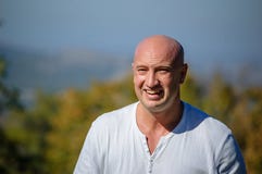 Πορτρέτο ενός λυπημένου ατόμου που είναι πολύ και φωνάζοντας στοκ φωτογραφία με δικαίωμα ελεύθερης χρήσης Πορτρέτο ενός λυπημένου ατόμου που είναι πολύ και φωνάζοντας στοκ φωτογραφία με δικαίωμα ελεύθερης χρήσης