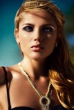 Πορτρέτο κινηματογραφήσεων σε πρώτο πλάνο Glamor του όμορφου προκλητικού μοντέρνου προτύπου γυναικών brunette καυκάσιου νέου με το στοκ εικόνα με δικαίωμα ελεύθερης χρήσης Πορτρέτο κινηματογραφήσεων σε πρώτο πλάνο Glamor του όμορφου προκλητικού μοντέρνου προτύπου γυναικών brunette καυκάσιου νέου με το στοκ εικόνα με δικαίωμα ελεύθερης χρήσης