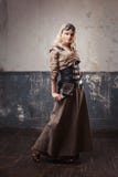 Πορτρέτο μιας όμορφης γυναίκας steampunk στα γυαλιά αεροπόρων πέρα από το υπόβαθρο grunge στοκ φωτογραφίες Πορτρέτο μιας όμορφης γυναίκας steampunk στα γυαλιά αεροπόρων πέρα από το υπόβαθρο grunge στοκ φωτογραφίες