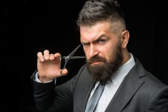 Πορτρέτο του μοντέρνου γενειοφόρου ατόμου γενειοφόρο αρσενικό Ψαλίδι κουρέων, κατάστημα κουρέων Τρύγος barbershop, ξύρισμα Πορτρέ στοκ εικόνες με δικαίωμα ελεύθερης χρήσης Πορτρέτο του μοντέρνου γενειοφόρου ατόμου γενειοφόρο αρσενικό Ψαλίδι κουρέων, κατάστημα κουρέων Τρύγος barbershop, ξύρισμα Πορτρέ στοκ εικόνες με δικαίωμα ελεύθερης χρήσης