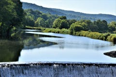Ποταμός Ottauquechee, χωριό Quechee, πόλη του Χάρτφορντ, κομητεία Windsor, Βερμόντ, Ηνωμένες Πολιτείες στοκ φωτογραφίες με δικαίωμα ελεύθερης χρήσης Ποταμός Ottauquechee, χωριό Quechee, πόλη του Χάρτφορντ, κομητεία Windsor, Βερμόντ, Ηνωμένες Πολιτείες στοκ φωτογραφίες με δικαίωμα ελεύθερης χρήσης