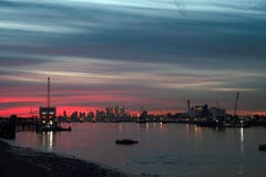 Ποταμός Τάμεσης, Woolwich στοκ εικόνα με δικαίωμα ελεύθερης χρήσης Ποταμός Τάμεσης, Woolwich στοκ εικόνα με δικαίωμα ελεύθερης χρήσης
