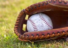 που φοριέται softball γαντιών πυγμαχίας στοκ εικόνες που φοριέται softball γαντιών πυγμαχίας στοκ εικόνες