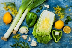 Πράσινη και κίτρινη ομάδα veggies Χορτοφάγα συστατικά γευμάτων Πράσινη ποικιλία λαχανικών Υπερυψωμένος, επίπεδος βάλτε, τοπ άποψη στοκ φωτογραφία με δικαίωμα ελεύθερης χρήσης Πράσινη και κίτρινη ομάδα veggies Χορτοφάγα συστατικά γευμάτων Πράσινη ποικιλία λαχανικών Υπερυψωμένος, επίπεδος βάλτε, τοπ άποψη στοκ φωτογραφία με δικαίωμα ελεύθερης χρήσης