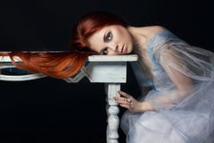 Προκλητικό όμορφο redhead κορίτσι με το μακρυμάλλες τέλειο πορτρέτο γυναικών στο μαύρο υπόβαθρο Πανέμορφη τρίχα και βαθιά μάτια ο στοκ εικόνες Προκλητικό όμορφο redhead κορίτσι με το μακρυμάλλες τέλειο πορτρέτο γυναικών στο μαύρο υπόβαθρο Πανέμορφη τρίχα και βαθιά μάτια ο στοκ εικόνες