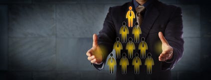Πρόεδρος Building Triangular Management Hierarchy στοκ φωτογραφία με δικαίωμα ελεύθερης χρήσης Πρόεδρος Building Triangular Management Hierarchy στοκ φωτογραφία με δικαίωμα ελεύθερης χρήσης