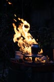 Πυρκαγιά κατά τη διάρκεια της νύχτας στοκ φωτογραφίες Πυρκαγιά κατά τη διάρκεια της νύχτας στοκ φωτογραφίες