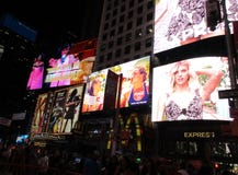 Πόλη της Νέας Υόρκης, στις 3 Αυγούστου: Times Square που διαφημίζει τή νύχτα στο Μανχάταν στην πόλη της Νέας Υόρκης στοκ φωτογραφία με δικαίωμα ελεύθερης χρήσης Πόλη της Νέας Υόρκης, στις 3 Αυγούστου: Times Square που διαφημίζει τή νύχτα στο Μανχάταν στην πόλη της Νέας Υόρκης στοκ φωτογραφία με δικαίωμα ελεύθερης χρήσης