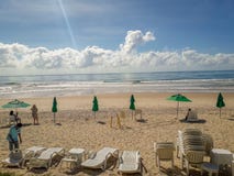 Πόρτο Galinhas, Recife, Βραζιλία, 7 Φεβρουαρίου, 2019: Ατμόσφαιρα στις οδούς του Πόρτο Galinhos στο ηλιοβασίλεμα, μουσικοί, καλλι στοκ φωτογραφία Πόρτο Galinhas, Recife, Βραζιλία, 7 Φεβρουαρίου, 2019: Ατμόσφαιρα στις οδούς του Πόρτο Galinhos στο ηλιοβασίλεμα, μουσικοί, καλλι στοκ φωτογραφία