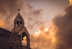 Πύργος κουδουνιών της εκκλησίας του Nativity, Βηθλεέμ, Παλαιστίνη στοκ φωτογραφία με δικαίωμα ελεύθερης χρήσης Πύργος κουδουνιών της εκκλησίας του Nativity, Βηθλεέμ, Παλαιστίνη στοκ φωτογραφία με δικαίωμα ελεύθερης χρήσης