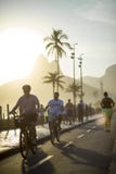 Ρίο ντε Τζανέιρο Βραζιλία παραλιών Ipanema πεζοδρομίων πορειών ποδηλάτων στοκ φωτογραφίες Ρίο ντε Τζανέιρο Βραζιλία παραλιών Ipanema πεζοδρομίων πορειών ποδηλάτων στοκ φωτογραφίες