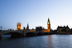 ρολόι Big Ben με την οικοδόμηση πέρα από αυτοί του ποταμού στοκ εικόνες ρολόι Big Ben με την οικοδόμηση πέρα από αυτοί του ποταμού στοκ εικόνες