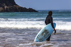 ΡΟΛΌΙ SURFER ΜΈΣΑ ΣΤΟΝ ΩΚΕΑΝΌ στοκ φωτογραφία ΡΟΛΌΙ SURFER ΜΈΣΑ ΣΤΟΝ ΩΚΕΑΝΌ στοκ φωτογραφία