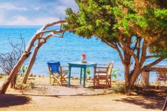 Ρομαντική σκηνή στην παραλία του Δάφνη, νησί της Ζάκυνθου στοκ εικόνες Ρομαντική σκηνή στην παραλία του Δάφνη, νησί της Ζάκυνθου στοκ εικόνες