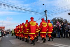 Ρουμανικοί πυροσβέστες παρελάσεων εθνικής μέρας στρατιωτικοί στοκ εικόνες Ρουμανικοί πυροσβέστες παρελάσεων εθνικής μέρας στρατιωτικοί στοκ εικόνες