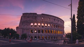 ΡΩΜΗ, ΙΤΑΛΙΑ - 18 ΙΟΥΝΊΟΥ 2019 - Timelapse του Colosseum στη Ρώμη στην αυγή σε 4k απόθεμα βίντεο ΡΩΜΗ, ΙΤΑΛΙΑ - 18 ΙΟΥΝΊΟΥ 2019 - Timelapse του Colosseum στη Ρώμη στην αυγή σε 4k απόθεμα βίντεο