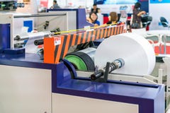 Ρόλος εγγράφου πρώτης ύλης στην υψηλή τεχνολογία και τη σύγχρονη αυτόματη μηχανή δημοσιεύσεων ή εκτύπωσης στοκ φωτογραφίες με δικαίωμα ελεύθερης χρήσης Ρόλος εγγράφου πρώτης ύλης στην υψηλή τεχνολογία και τη σύγχρονη αυτόματη μηχανή δημοσιεύσεων ή εκτύπωσης στοκ φωτογραφίες με δικαίωμα ελεύθερης χρήσης