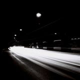 Σήραγγα με την κίνηση των φωτεινών σηματοδοτών σε γραπτό στοκ εικόνα με δικαίωμα ελεύθερης χρήσης Σήραγγα με την κίνηση των φωτεινών σηματοδοτών σε γραπτό στοκ εικόνα με δικαίωμα ελεύθερης χρήσης