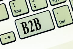 Σημάδι κειμένων που παρουσιάζει B2B Εννοιολογική ανταλλαγή φωτογραφιών πληροφοριών υπηρεσιών προϊόντων μεταξύ του επιχειρησιακού στοκ εικόνες με δικαίωμα ελεύθερης χρήσης Σημάδι κειμένων που παρουσιάζει B2B Εννοιολογική ανταλλαγή φωτογραφιών πληροφοριών υπηρεσιών προϊόντων μεταξύ του επιχειρησιακού στοκ εικόνες με δικαίωμα ελεύθερης χρήσης