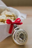 Σοβιετικό παιχνίδι χριστουγεννιάτικων δέντρων ρολογιών γυαλιού εποχής εκλεκτής ποιότητας στοκ φωτογραφία Σοβιετικό παιχνίδι χριστουγεννιάτικων δέντρων ρολογιών γυαλιού εποχής εκλεκτής ποιότητας στοκ φωτογραφία