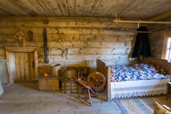 Σούζνταλ, Ρωσία - 6 Νοεμβρίου 2015 εσωτερικό των σπιτιών αγροτών στην ξύλινη αρχιτεκτονική μουσείων στοκ εικόνα Σούζνταλ, Ρωσία - 6 Νοεμβρίου 2015 εσωτερικό των σπιτιών αγροτών στην ξύλινη αρχιτεκτονική μουσείων στοκ εικόνα