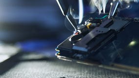 Σπασμένη συγκόλληση τηλεφωνικών καλωδίων καταστημάτων επισκευής υπηρεσιών Σπασμένη συγκόλληση τηλεφωνικών καλωδίων καταστημάτων επισκευής υπηρεσιών