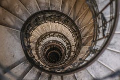 Σπειροειδής σκάλα ακολουθίας του Φιμπονάτσι στη Βουδαπέστη στοκ φωτογραφίες Σπειροειδής σκάλα ακολουθίας του Φιμπονάτσι στη Βουδαπέστη στοκ φωτογραφίες