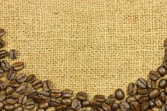 Σπόροι Coffe στο σάκο υφασμάτων στοκ εικόνες Σπόροι Coffe στο σάκο υφασμάτων στοκ εικόνες