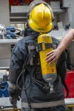 Στενός ένας επάνω firemans ομοιόμορφα στοκ φωτογραφία με δικαίωμα ελεύθερης χρήσης Στενός ένας επάνω firemans ομοιόμορφα στοκ φωτογραφία με δικαίωμα ελεύθερης χρήσης