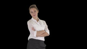 Στοχαστική γυναίκα με τα διασχισμένα χέρια, άλφα κανάλι απόθεμα βίντεο Στοχαστική γυναίκα με τα διασχισμένα χέρια, άλφα κανάλι απόθεμα βίντεο