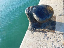 Στυλίσκος στη μεσογειακή αποβάθρα στοκ φωτογραφίες Στυλίσκος στη μεσογειακή αποβάθρα στοκ φωτογραφίες