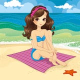 Συνεδρίαση κοριτσιών Brunette στην παραλία διανυσματική απεικόνιση Συνεδρίαση κοριτσιών Brunette στην παραλία διανυσματική απεικόνιση