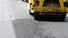 Συντρίψτε το αυτοκίνητο χτίζει την πάροδο Blacktop οδικής ασφάλτου φιλμ μικρού μήκους Συντρίψτε το αυτοκίνητο χτίζει την πάροδο Blacktop οδικής ασφάλτου φιλμ μικρού μήκους
