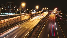 Σφάλμα Drive χρόνου αυτοκινήτων κυκλοφορίας εθνικών οδών στην πολλαπλάσια πίστα αγώνων παρόδων Σφάλμα Drive χρόνου αυτοκινήτων κυκλοφορίας εθνικών οδών στην πολλαπλάσια πίστα αγώνων παρόδων
