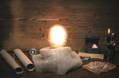 Σφαίρα και tarot κάρτες κρυστάλλου Το seance Ανάγνωση της μοίρας και του μέλλοντος στοκ φωτογραφίες Σφαίρα και tarot κάρτες κρυστάλλου Το seance Ανάγνωση της μοίρας και του μέλλοντος στοκ φωτογραφίες