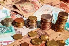 Σωροί των νομισμάτων υπό μορφή γραφικής παράστασης αύξησης χρυσή ιδιοκτησία βασικών πλήκτρων επιχειρησιακής έννοιας που φθάνει στ στοκ φωτογραφίες με δικαίωμα ελεύθερης χρήσης Σωροί των νομισμάτων υπό μορφή γραφικής παράστασης αύξησης χρυσή ιδιοκτησία βασικών πλήκτρων επιχειρησιακής έννοιας που φθάνει στ στοκ φωτογραφίες με δικαίωμα ελεύθερης χρήσης