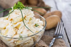 Σωρός της σαλάτας πατατών στοκ φωτογραφία Σωρός της σαλάτας πατατών στοκ φωτογραφία