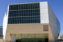 Σύγχρονο θέατρο μουσικής στο Πόρτο που χτίζεται από Rem Koolhaas στοκ εικόνα Σύγχρονο θέατρο μουσικής στο Πόρτο που χτίζεται από Rem Koolhaas στοκ εικόνα