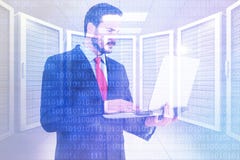 Σύνθετη εικόνα του επιχειρηματία που χρησιμοποιεί το lap-top του Στοκ Εικόνες Σύνθετη εικόνα του επιχειρηματία που χρησιμοποιεί το lap-top του Στοκ Εικόνες
