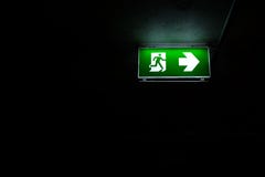 Σύστημα σηματοδότησης έκτακτης ανάγκης σκαλών εξόδων κινδύνου Στοκ Φωτογραφίες Σύστημα σηματοδότησης έκτακτης ανάγκης σκαλών εξόδων κινδύνου Στοκ Φωτογραφίες